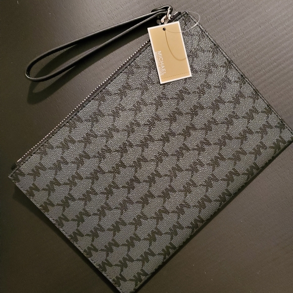 Michael Kors Jet Set Travel Clutch Wristlet - Picture 2 of 6